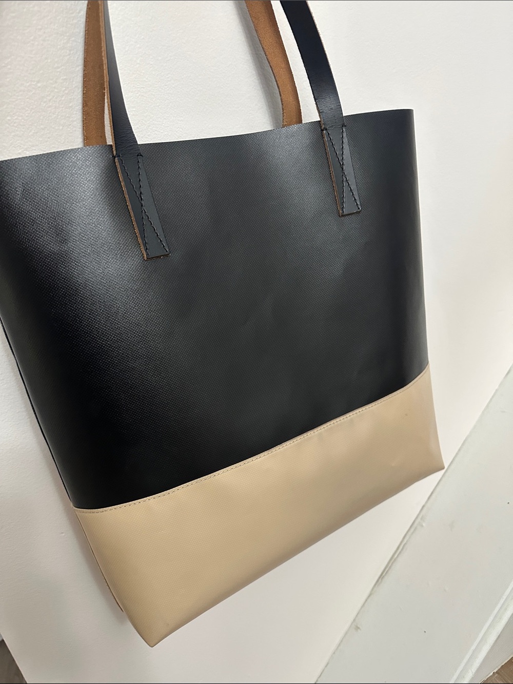 ✨ Marni Tribeca Tote Bag – Black / Beige Colorblock ✨ - Picture 13 of 14